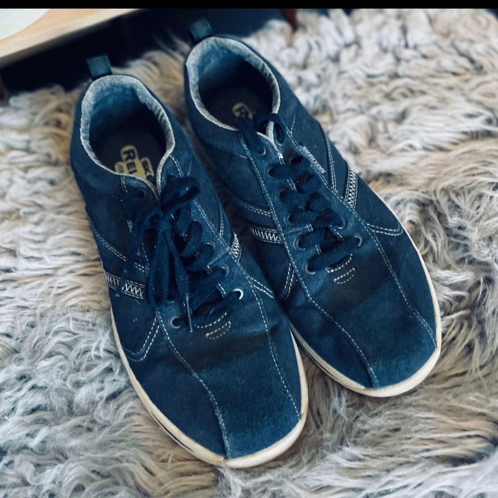 Men’s navy suede lace up sneakers shoe